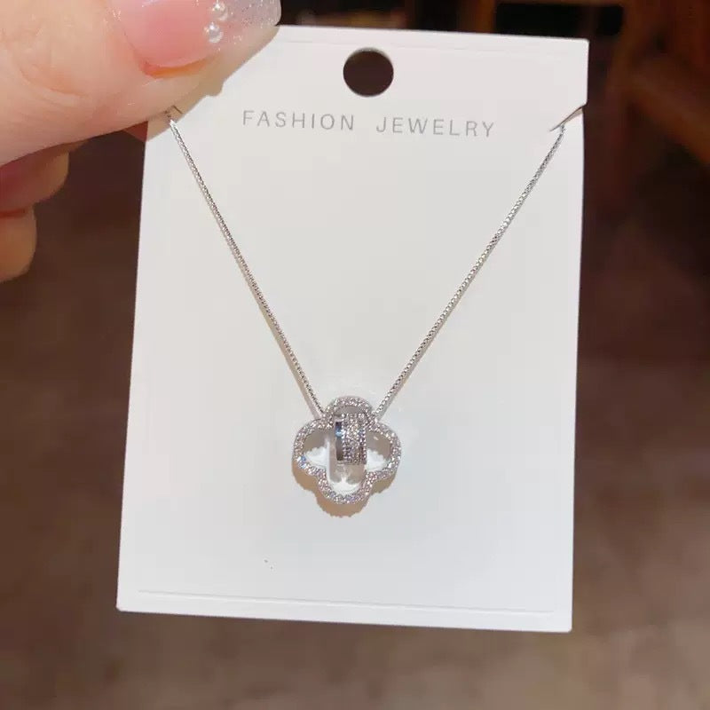 Hot selling clover environmentally friendly zinc alloy transfer bead necklace with diamond inlaid pendant, light luxury collarbone chain (10 pieces)