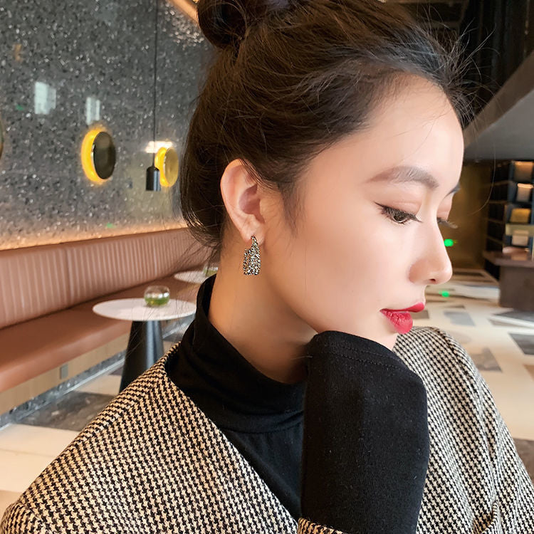 Unique and minimalist earrings with a niche design sense (10 pieces)