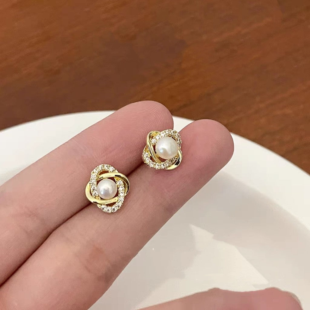 Flower pearl niche design, light luxury earrings for women (10 pieces)